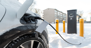 3 Benefits of Using a Solar Electric Vehicle Charger
