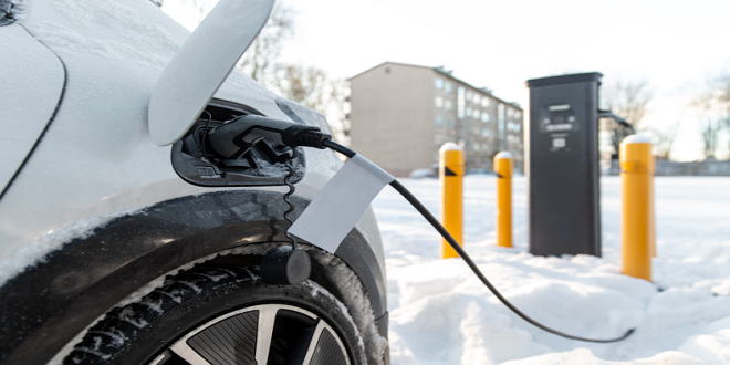 3 Benefits of Using a Solar Electric Vehicle Charger
