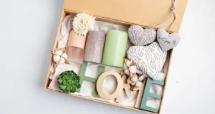 What are the best eco-friendly products to include in a cosmetics gift hamper?